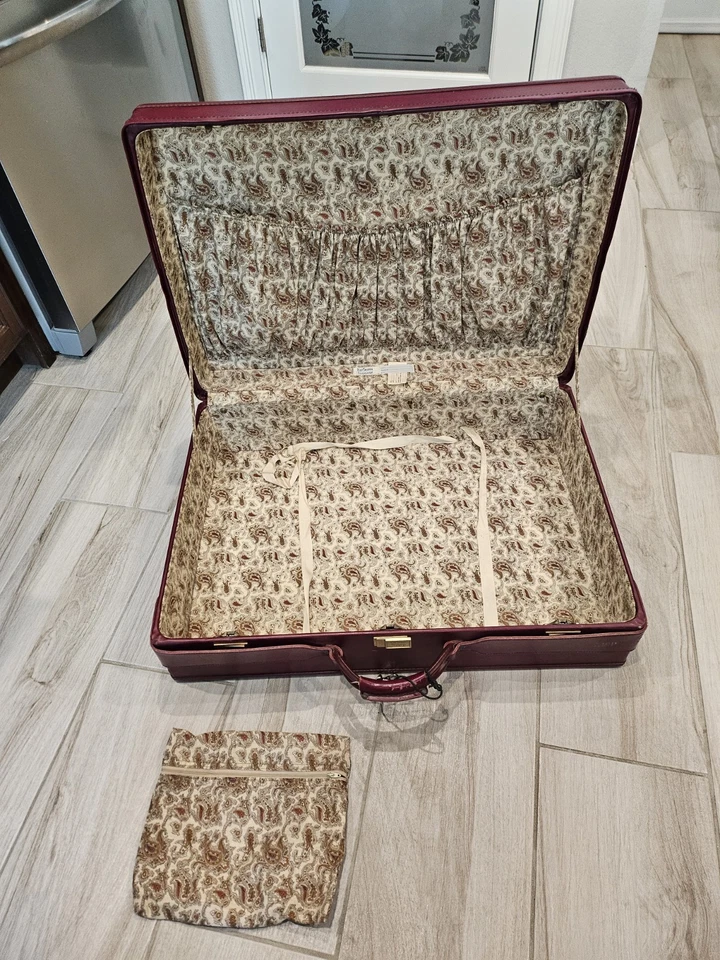 Vintage Hartmann Belting Vinyl Suitcase Travel Luggage Burgundy 29"x21"x8.5" - Image 2 of 4