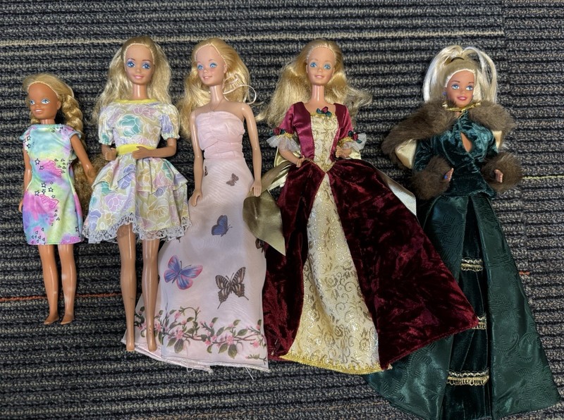Mattel Vintage Barbie Lot. Holiday Barbie Superstar Barbie Skipper