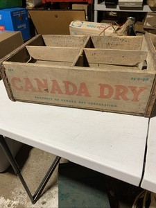 Vintage Canada Dry Ginger Ale Soda Pop Advertising Bottle Crate w Dividers 1965