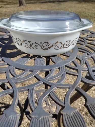 Vintage Pyrex Empire Scroll 1-1/2 QT Gold/ White Casserole Dish #043 with Lid