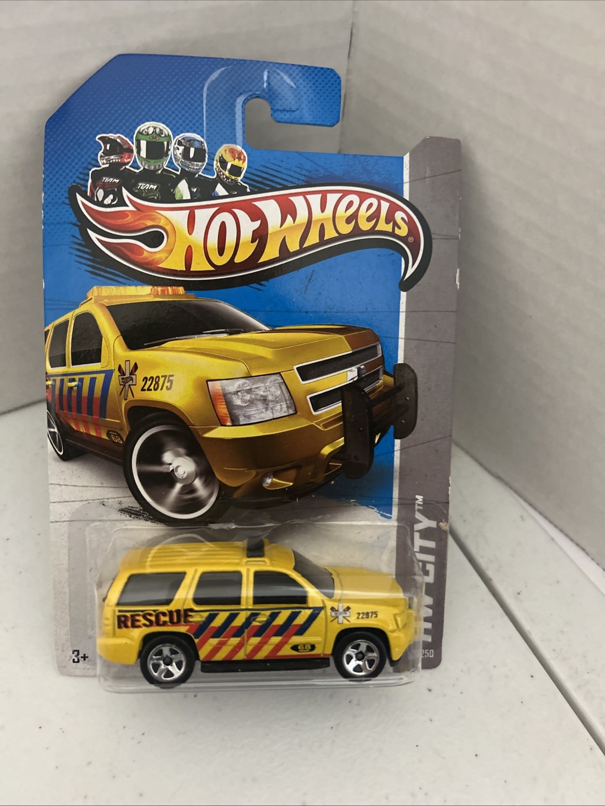Hot Wheels 2013 HW City '07 Chevy Tahoe #13/250 Emergency Rescue 22875