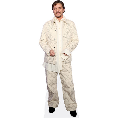 Pedro Pascal (cremefarbenes Outfit) lebensgroßer Ausschnitt