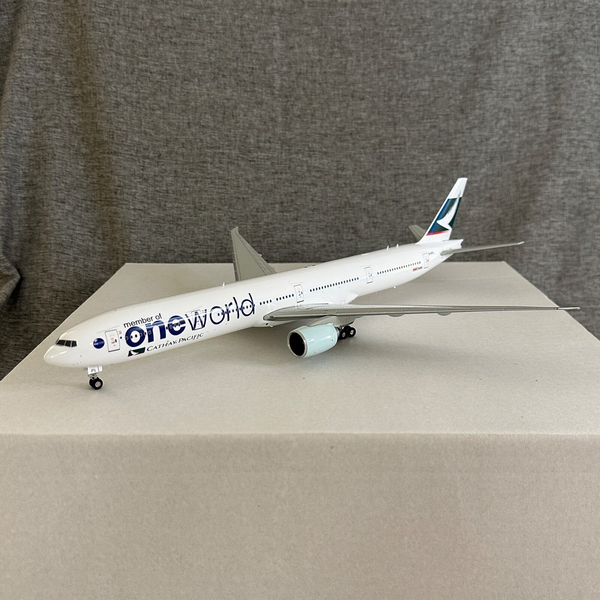1/200 Diecast Cathay Pacific OneWorld B-777-367 ER Airlines 1/200 Diecast Cathay Pacific OneWorld B-777-367 ER Airlines