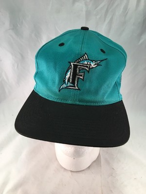 baseball cap green under brim