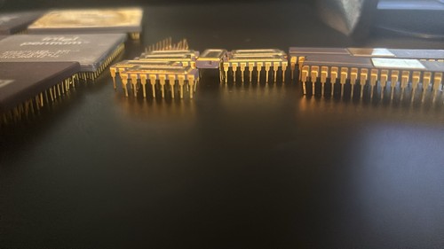 Lot de ferraille transformateurs céramique dorée et copeaux IC ferraille - Photo 2/8