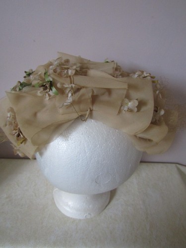 VTG Skull Cap Hat Chiffon fabric Silky Flowers Soft Beige Color 1940's 50's - Picture 3 of 7