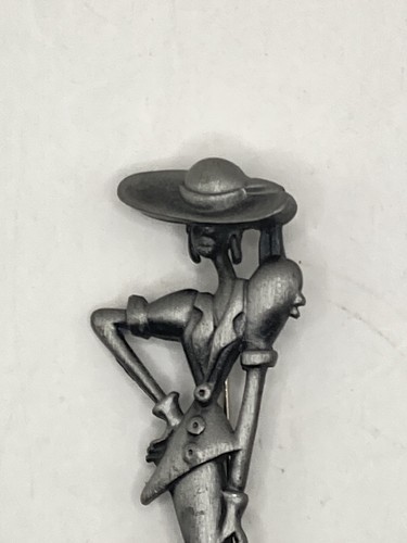 Broche prendedor de lujo Art Deco de peltre con sombrero - Imagen 3 de 6