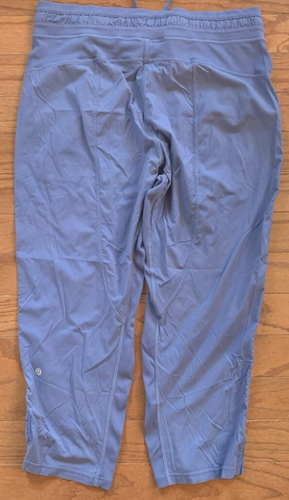 Lululemon Tanzstudio mittelhohe kurze Hose Größe 12 kornblumenblau Capri - Bild 2 von 9