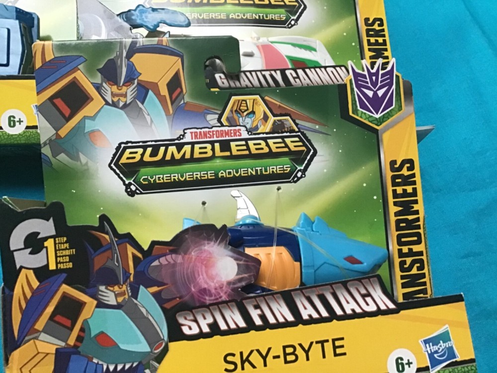 Transformers Cyberverse Adventures Sky-Byte  NMIB
