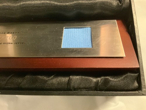 George Brett 2003 Playoff Absolute Memorabilia Glass Plaque #033 of only 200! - Picture 9 of 17