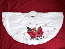 New 54" STOREHOUSE HOLIDAY CHRISTMAS TREE SKIRT WHITE PATCHWORK EMBROIDERED SLED