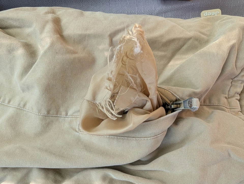 Abrigo Jeep Destroyed Thrashed 2XL para hombre bolsillos necesitan cosido, pequeña mancha en el abrigo Foto 3 de 4