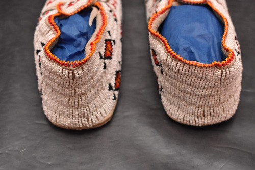Handmade Native American Indian Moccasins Fully Beaded Shoes 10.75" - Picture 12 of 14