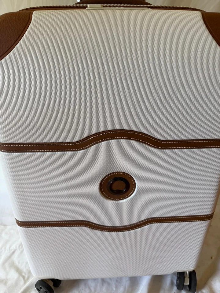 New Delsey Paris Chatelet Air 2.0 24" Luggage Spinner Champagne Medium Check In - Image 4 of 4