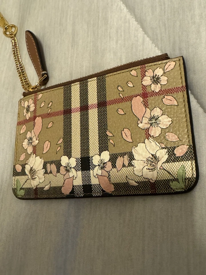Monedero Burberry Kelbrook de cuero a cuadros en flor de cerezo en beige archivo Foto 2 de 4