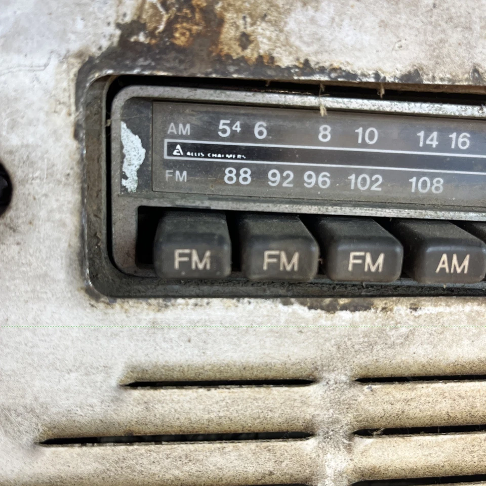 Vintage Allis-Chalmers AM/FM Tractor Radio Untested Parts or Repair - Image 2 of 4