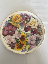 Royal Albert Collector’s Plate Queen Mother's Birthday Bouquet 