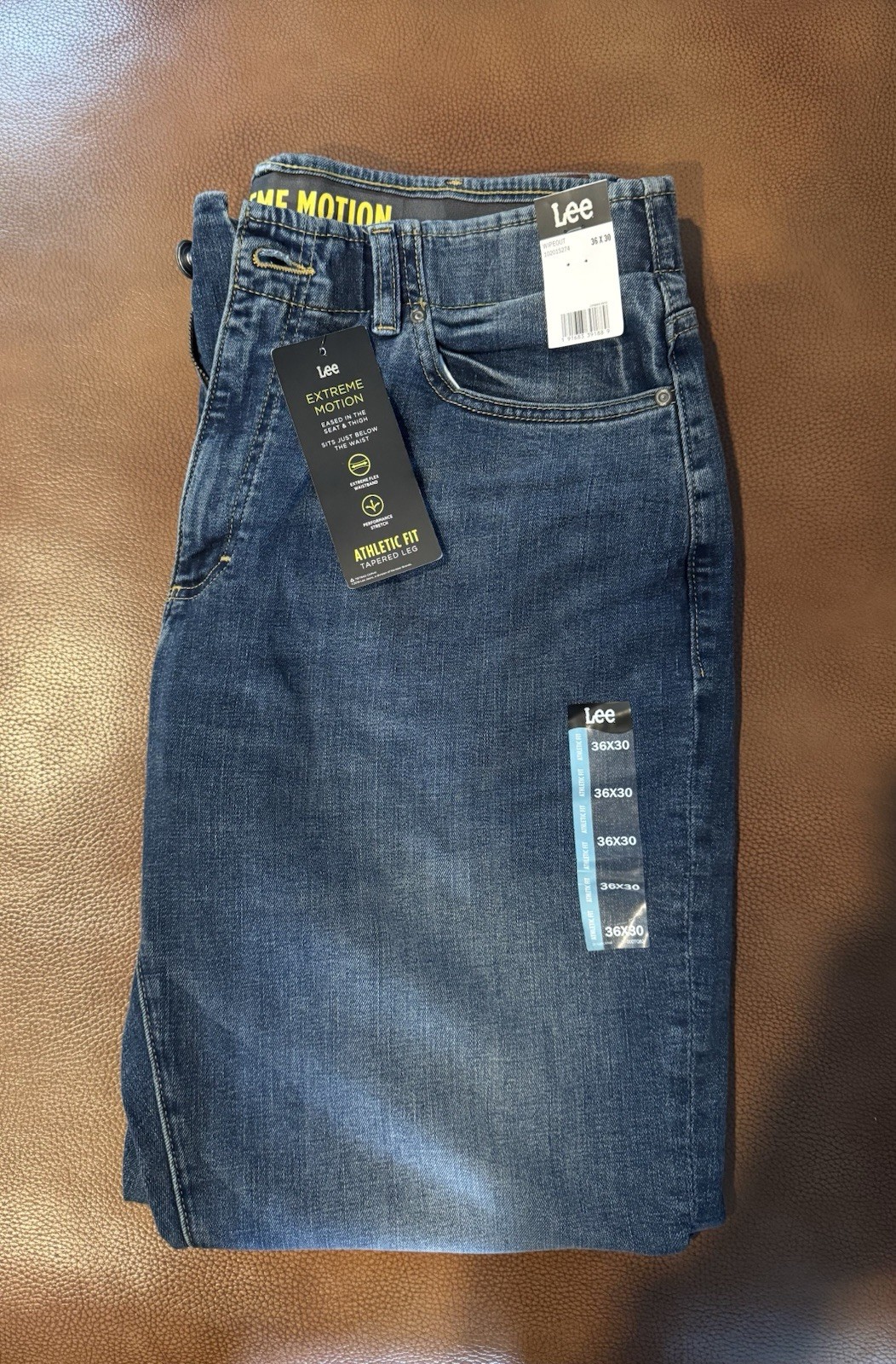 Men's Size 36x30 Extreme Motion Athletic Fit Tapered Leg Blu