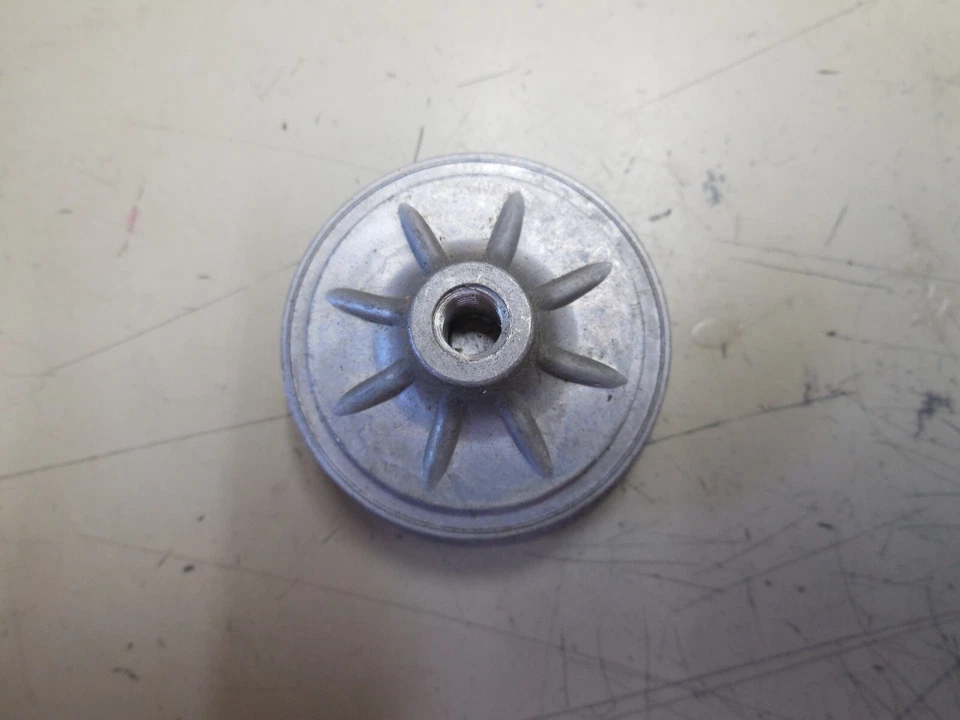 Новый из старых запасов 1975 1976 Ford Mustang II 2,3 л термостатический дроссельный корпус D5PZ-9848-A - Изображение 2 из 2