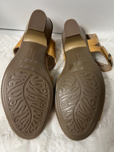 Earth Leather Two-Piece Heeled Sandals SIZE 9B Carson Westport Amber Yellow NEW - Picture 9 of 10