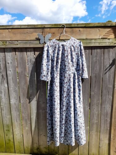 Amish Mennonite Modest Cape Dress Handmade Light Blue Paisley 41" Bust 35" Waist - Foto 1 di 18