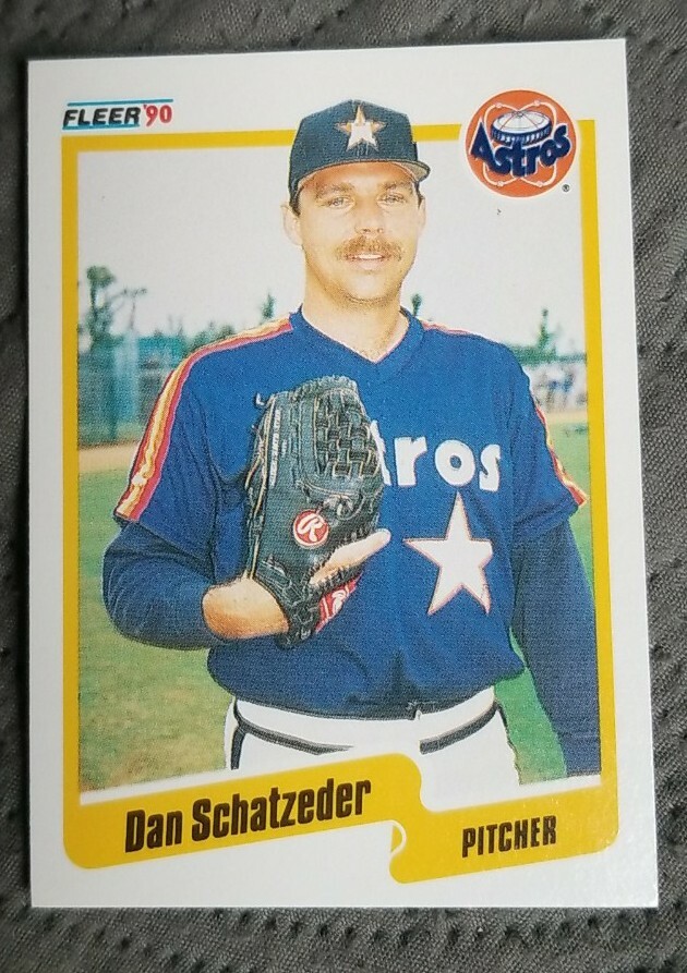 1990 Fleer Baseball Card #236 Dan Schatzeder - Houston Astros 