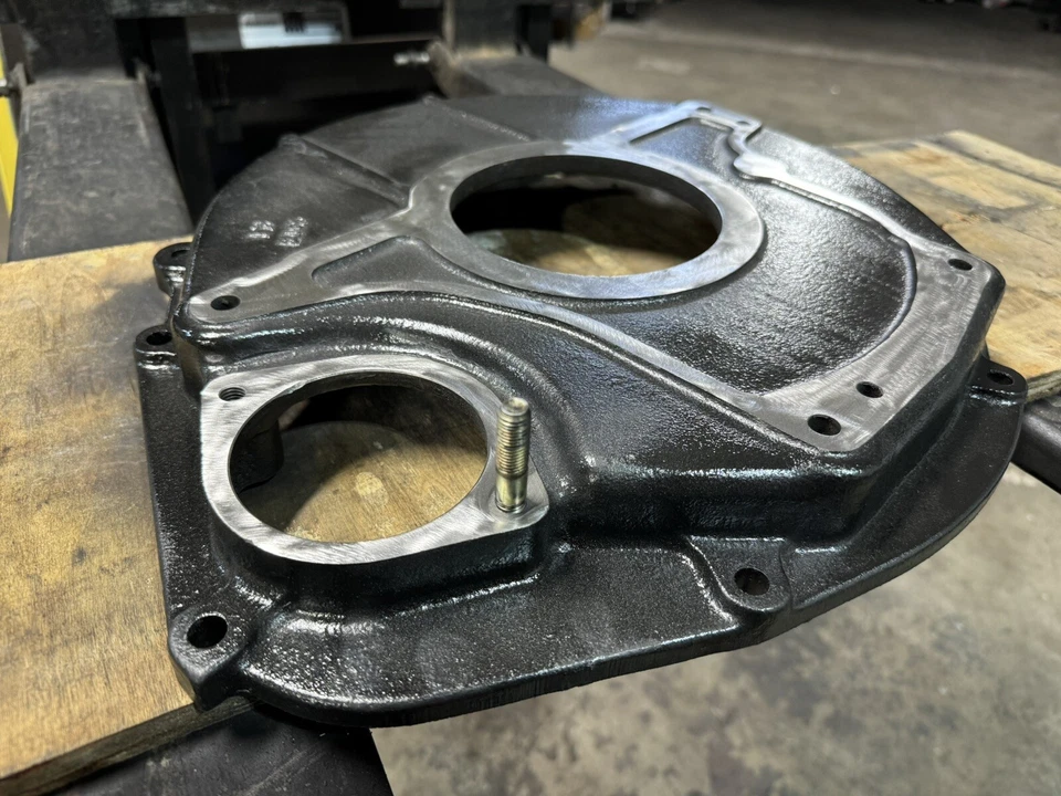 ХОРОШИЙ Б/У КОРПУС МАХОВИКА (12320-K9303) ДЛЯ ДВИГАТЕЛЯ ВИЛОЧНОГО ПОГРУЗЧИКА KOMATSU K25 - Изображение 3 из 4