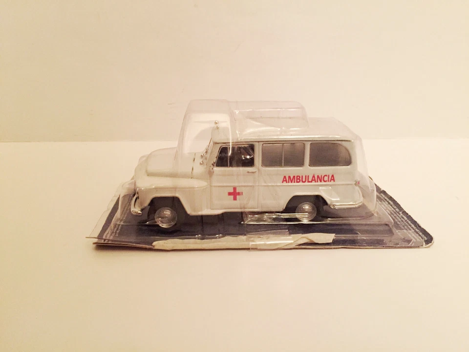 Ambulancia Willys Rural 4x4 1968 1/43 hecha a medida por Vector-Models / IXO Foto 4 de 4