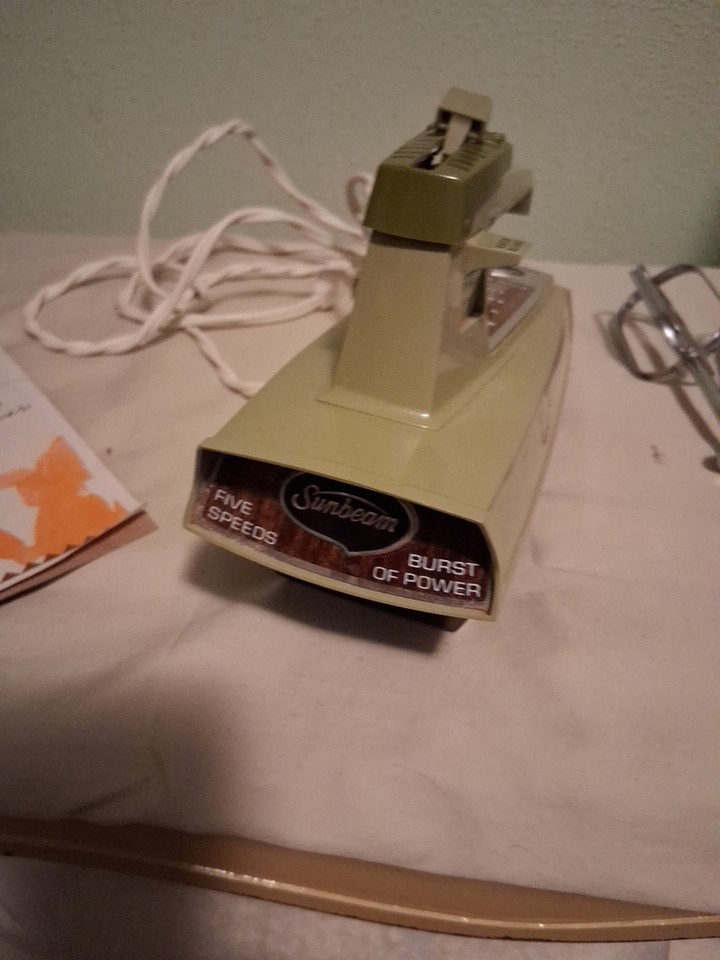 Vintage Avocado Green Sunbeam 5 Speed Mixer w/Betters-Baking-Cooking