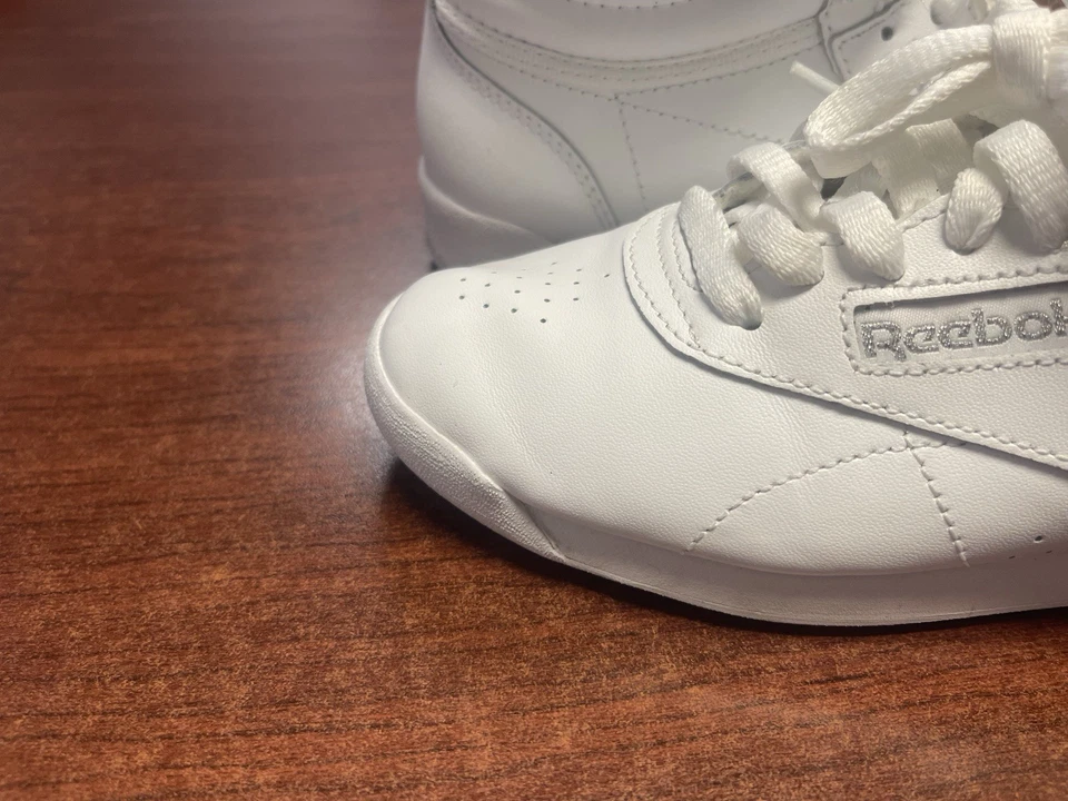 Zapatos deportivos Reebok Classic Free Style High 2021 para mujer talla 6 triple blancos Foto 3 de 4