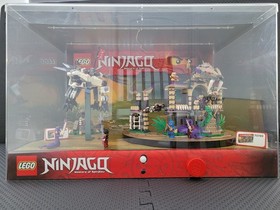 LEGO Ninjago 70748 Titanium Dragon & 70749 Enter the Serpent Store Display 2014