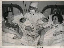 1934 Press Photo Chicago Dr HM Massel, Mrs Leo Prince, Mrs Carl Wolf & babies