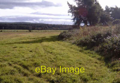 Foto 6x4 künstlicher Deich und Nairn Aue Die Böschung (Deich) auf t c2006