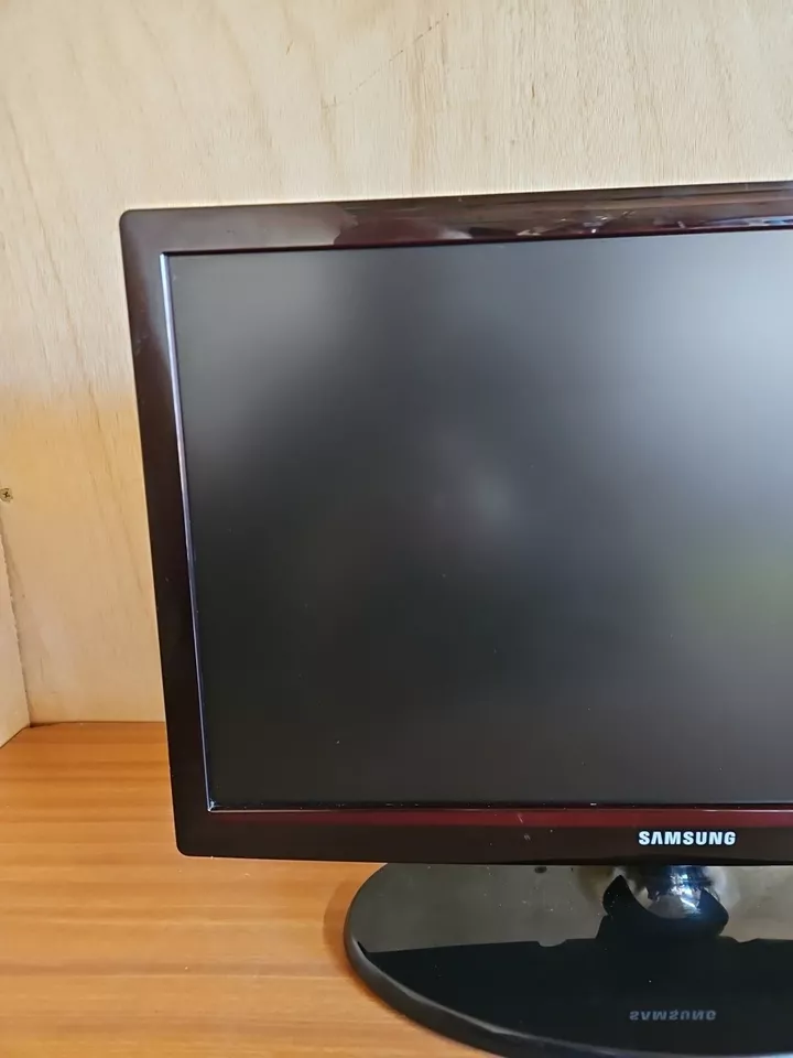 Samsung UE19ES4000  19" Freeview TV No Remote - Image 2 of 4