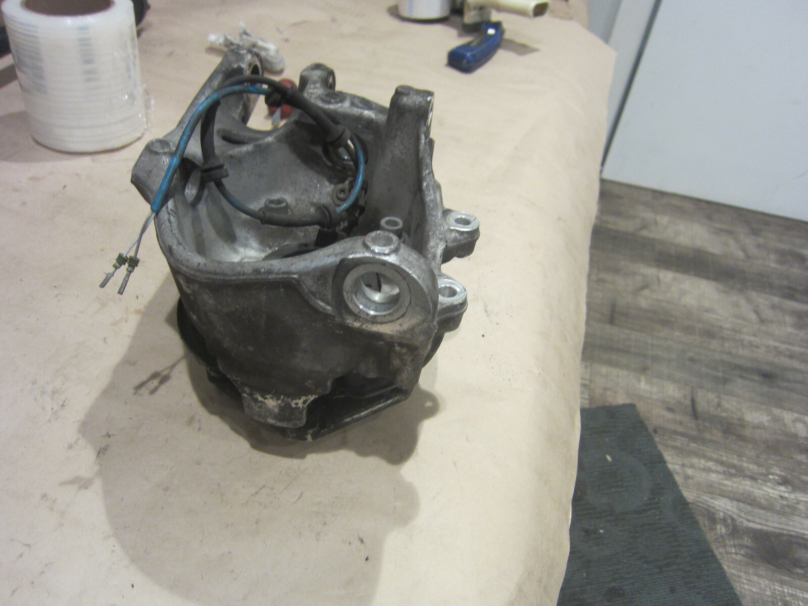 Maserati Quattroporte  2006 - RH Rear Hub Holder with Hub  - P/N 216250