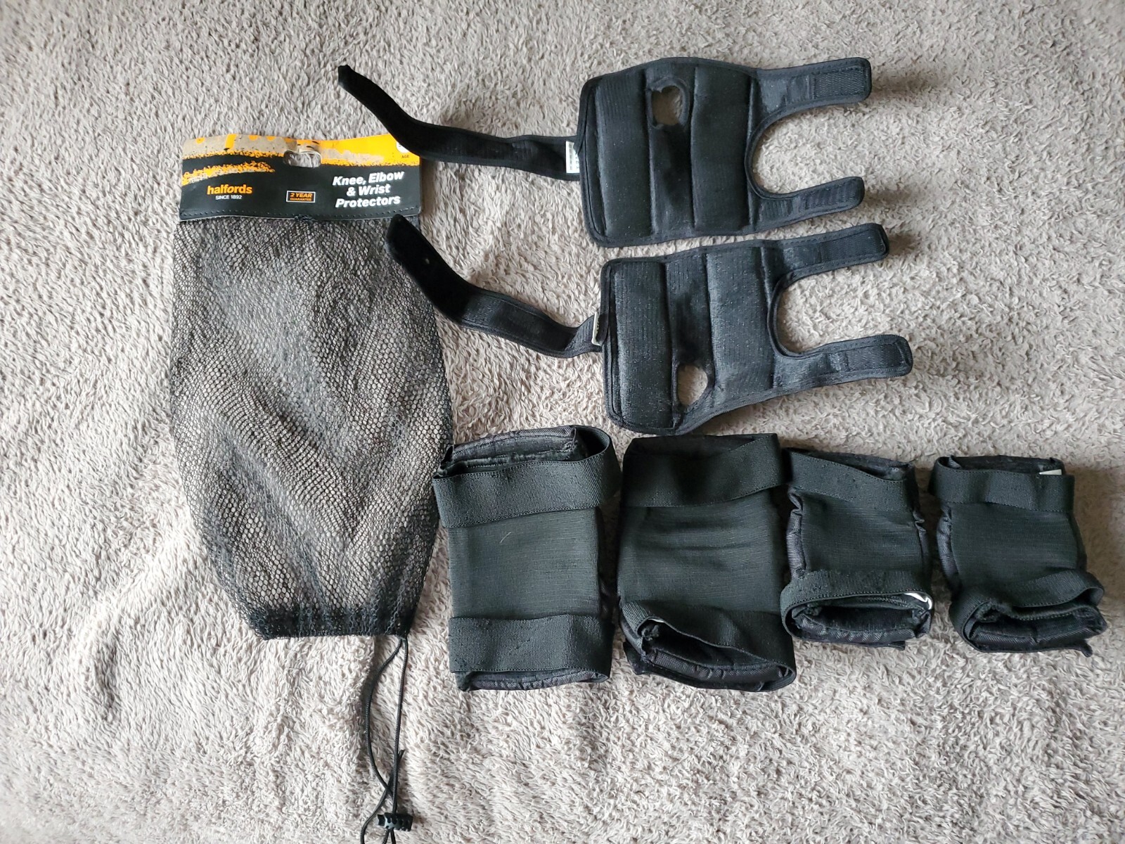Halfords Knee,elbow & wrist protectors Age 915 eBay