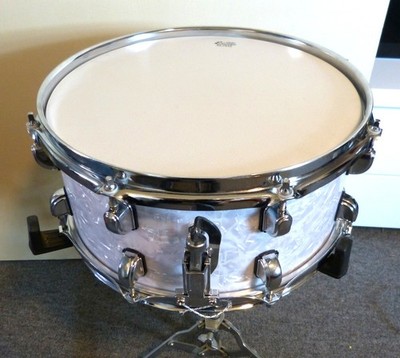 Custom Snare mit 13 X 6 Kessel ( 6 lagig)
