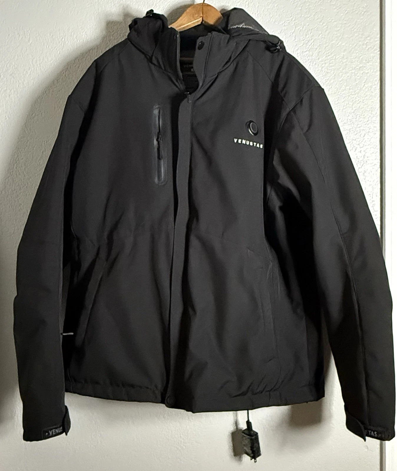 Venustas Men’s Heated Jacket XL Black NWOT Battery Included 10000mAh Power Bank
Opens in a new windo