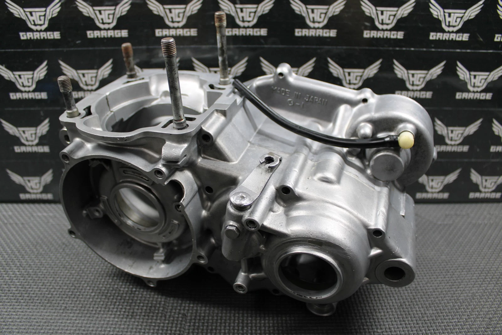 1985 KAWASAKI KX500 OEM LEFT RIGHT ENGINE CRANKCASE CRANK CASES 14001-5158 GOOD!