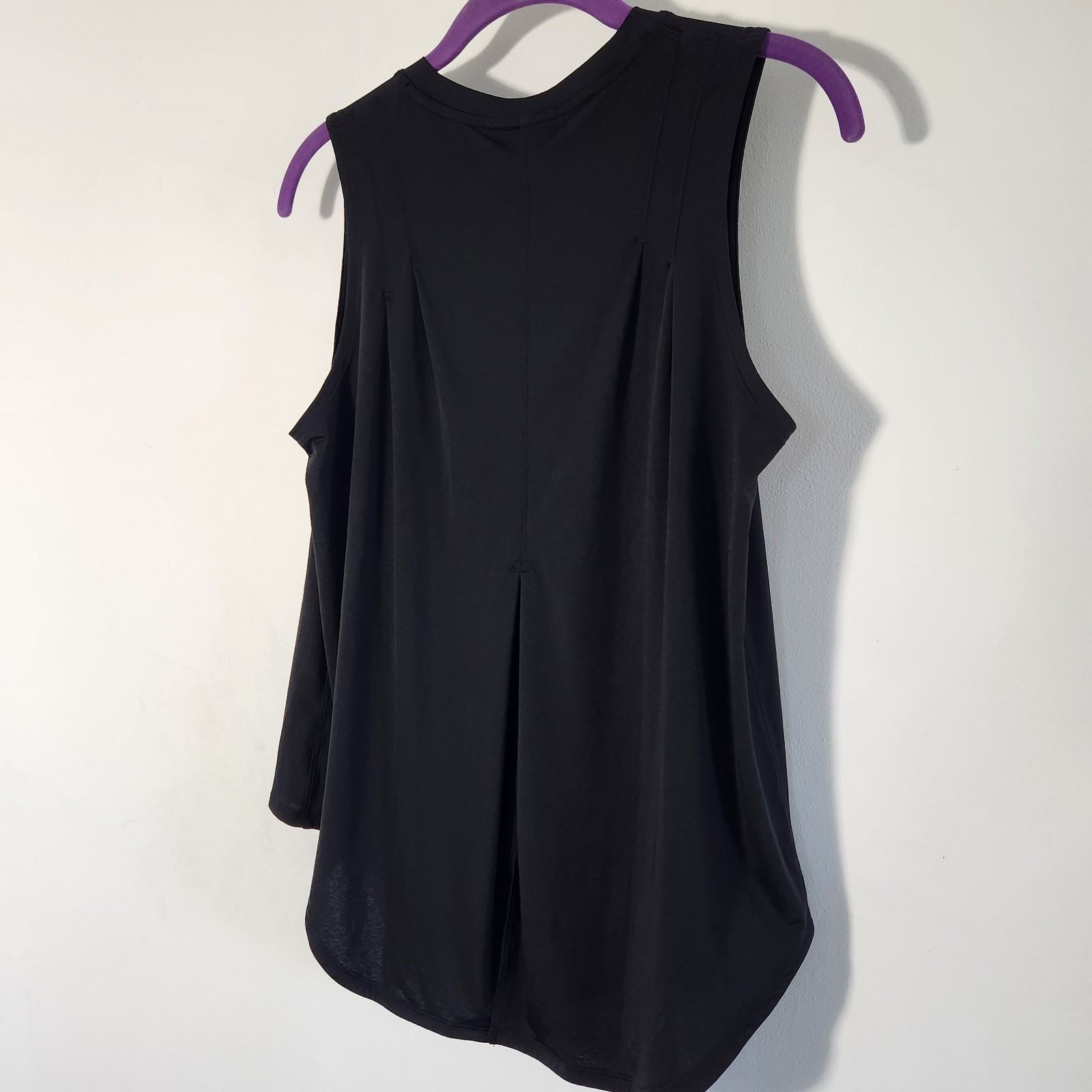 Lululemon Lightweight Split-Back Training Tank To… - image 4