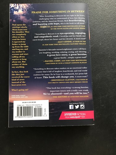 Something in Between by Melissa De la Cruz (2017, Trade Paperback) - Foto 2 di 2
