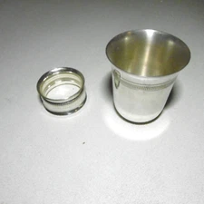 timbale et rond de serviette métal argente