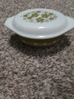 VTG PYREX Oval Casserole w/ Lid Avocado SPRING BLOSSOM CRAZY DAISY 1 1/2 QT 043