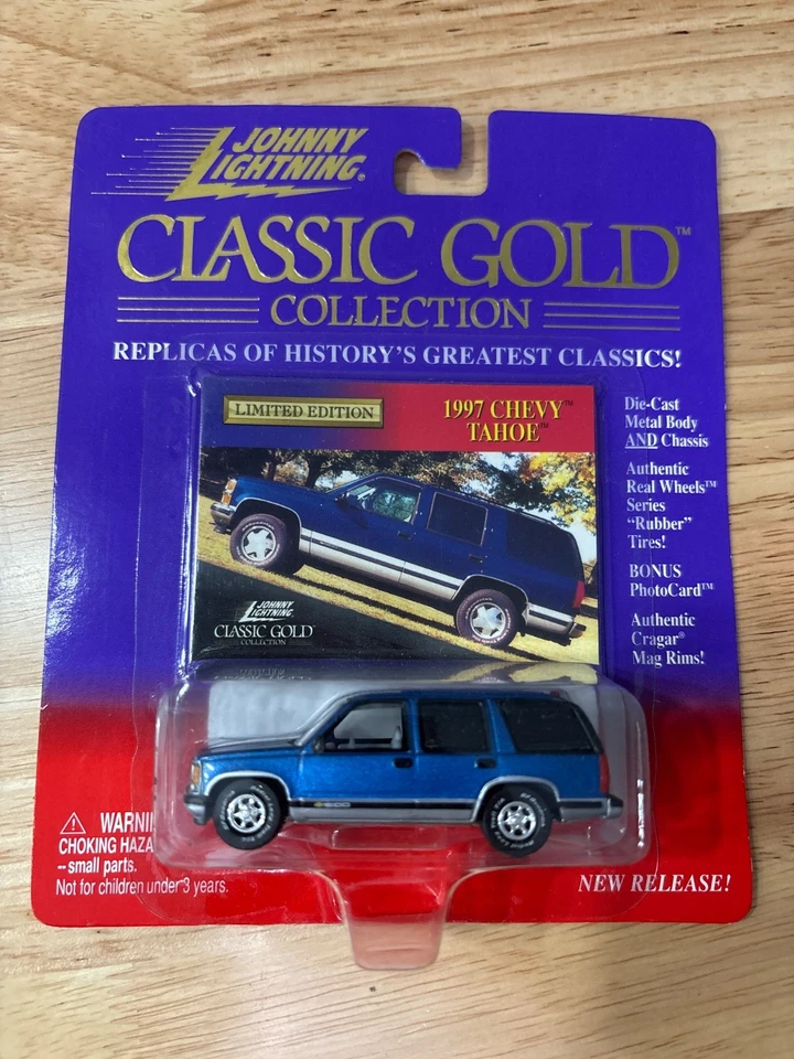 Chevy Tahoe 1997 Johnny Lightning White Lightning классическая золотая коллекция синий - Изображение 2 из 4