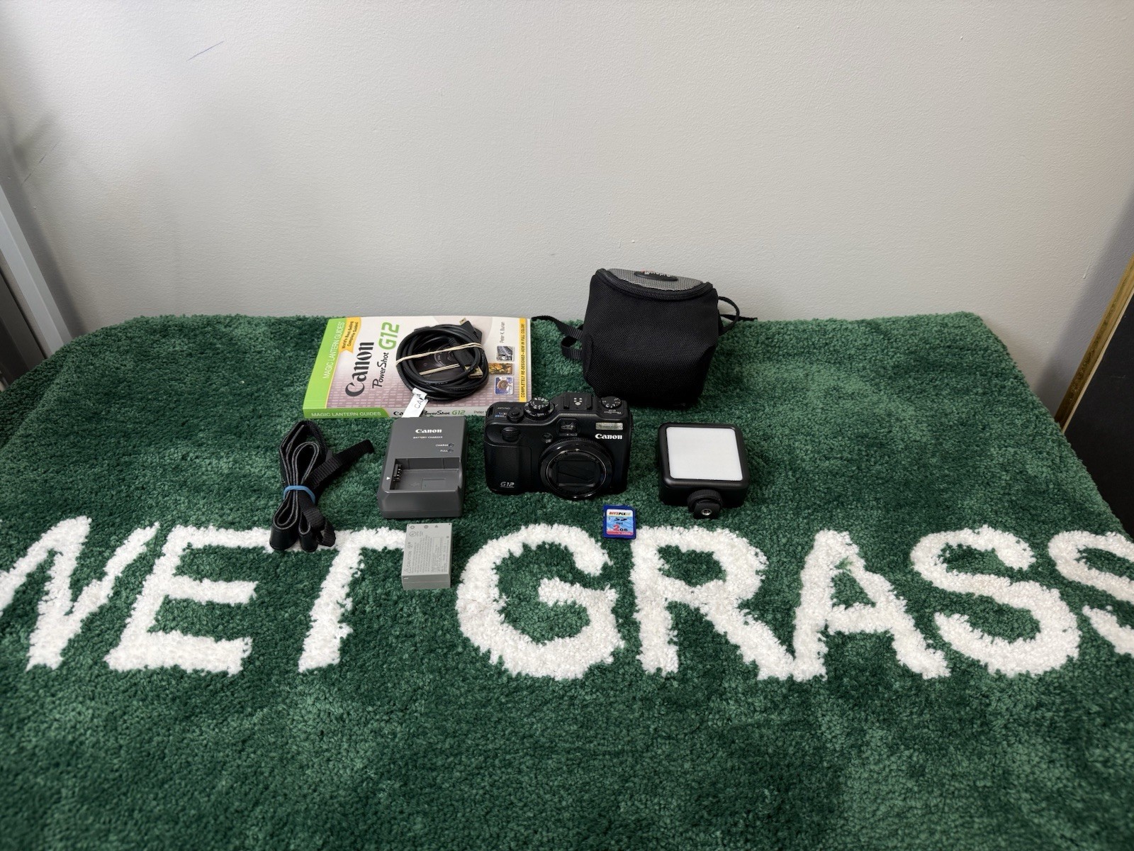Canon PowerShot G12 10MP Digital Camera + Battery, Charger, Light, SD Card, Case