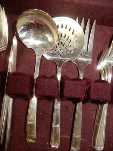 Vintage PRESTIGE Silver Plate Oneida Heirloom Silverware 69 pieces flatware - Picture 4 of 11