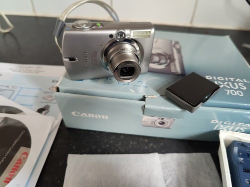 Canon Ixus 700 7.1 MP Compact Digital Camera Boxed + extra battery + 8GB SD CCD - Picture 8 of 23