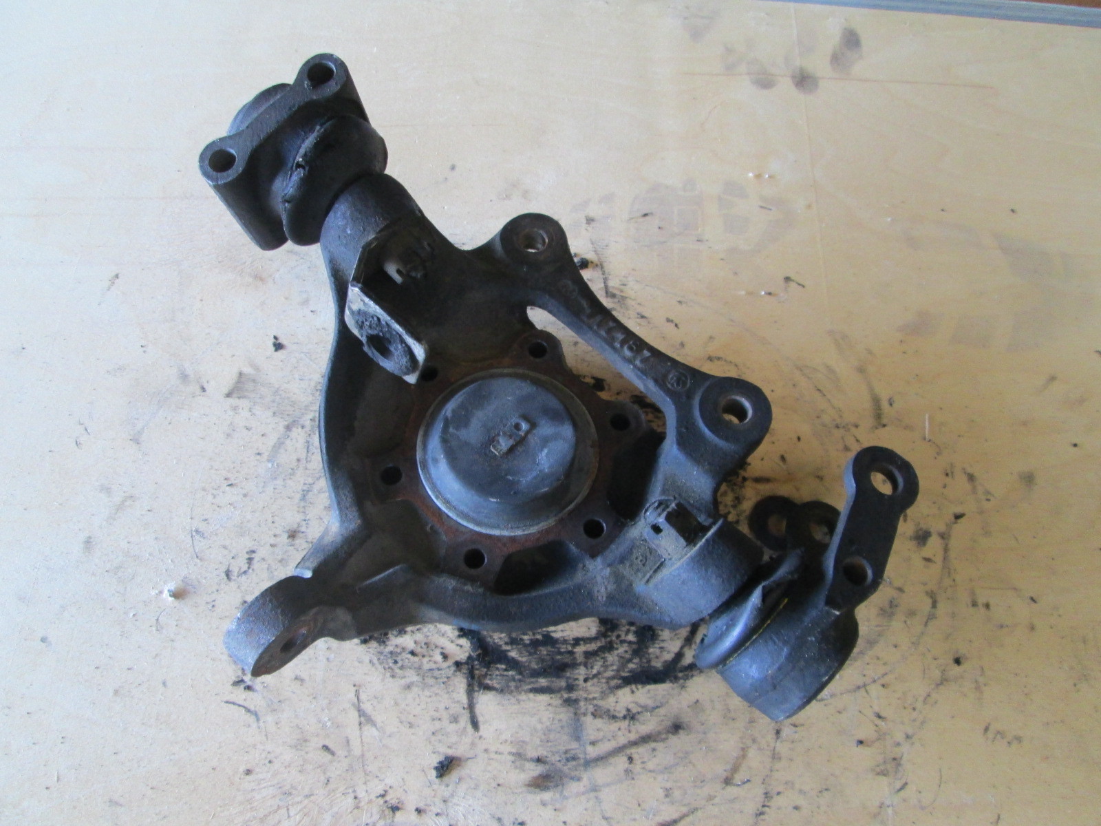 Ferrari Mondial 1983 RH Front Hub  / Knuckle / Spindle (C)  # 117187