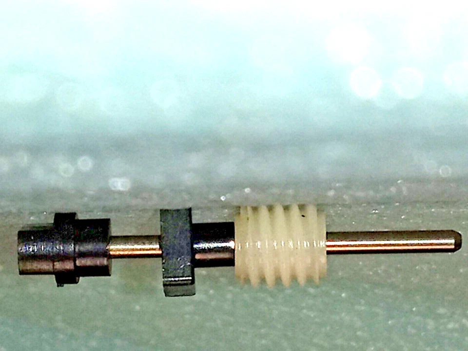 P-330-009 WORM GEAR SHAFT WITH COUPLING SET FOR FT DIESEL FROM 1975 BY AHM NEW - Image 2 of 3