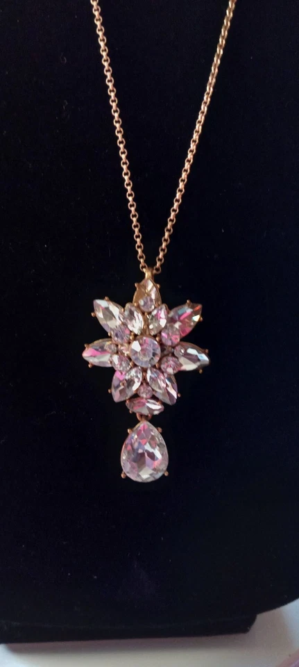 Collar Colgante J.Crew Tono Dorado Estrás Flor Forma Lágrima 33" Foto 3 de 4